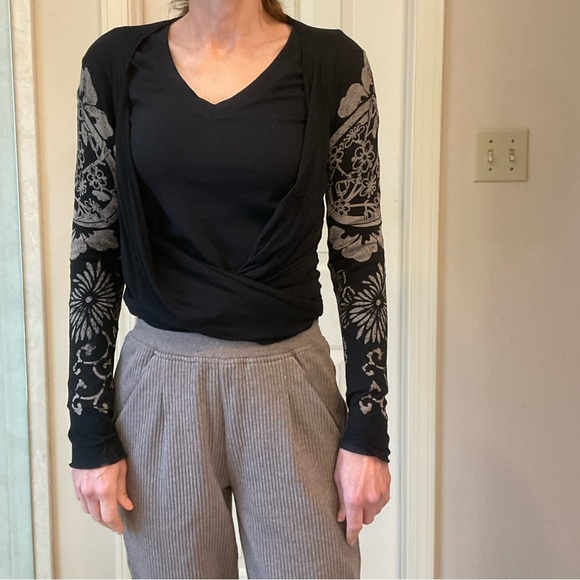 XXI Wrap Blouse / Jacket, Soft Knit Stretch, Black and Slate Design, Size Small - Picture 4 of 13